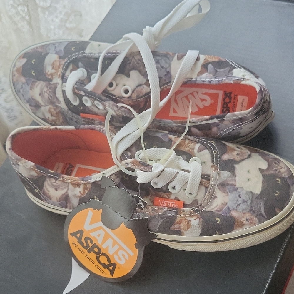 Vans Kids Sneakers with Cat Print - Picture 1 of 5
